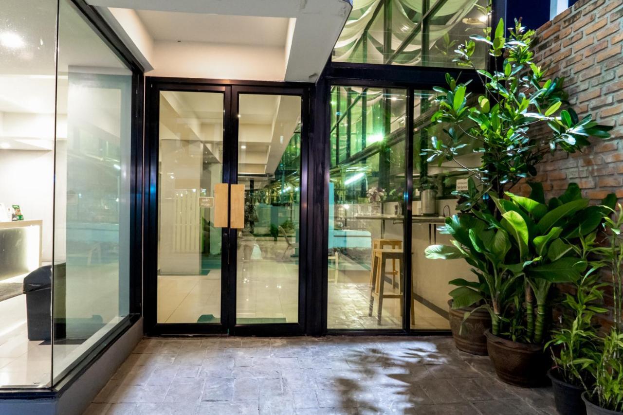 RoomQuest Don Mueang Airport Bangkok Bagian luar foto